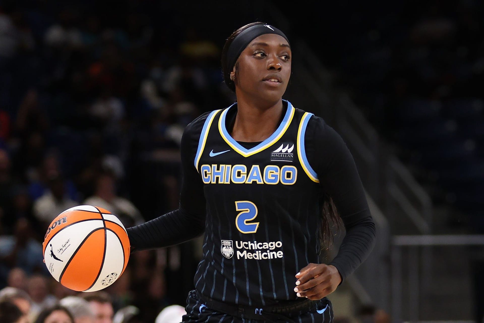 Kahleah Copper playing at Chicago Sky basketball game