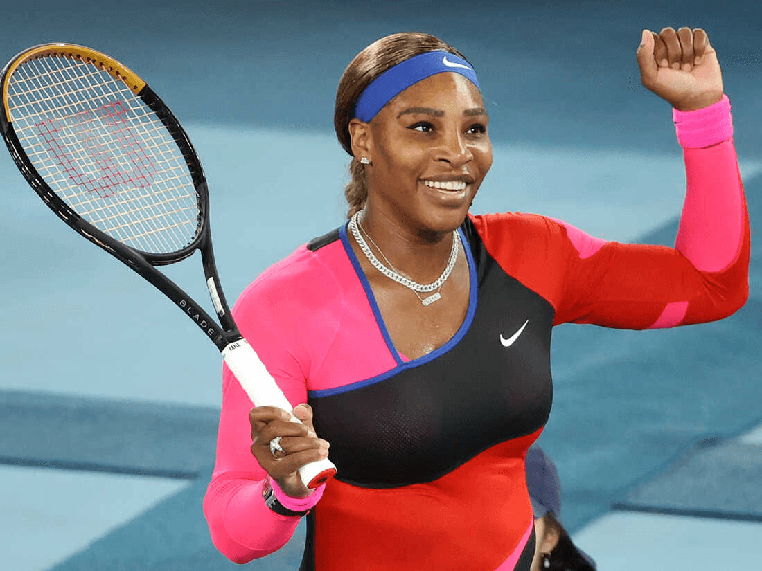 Serena Williams fist pump on the court