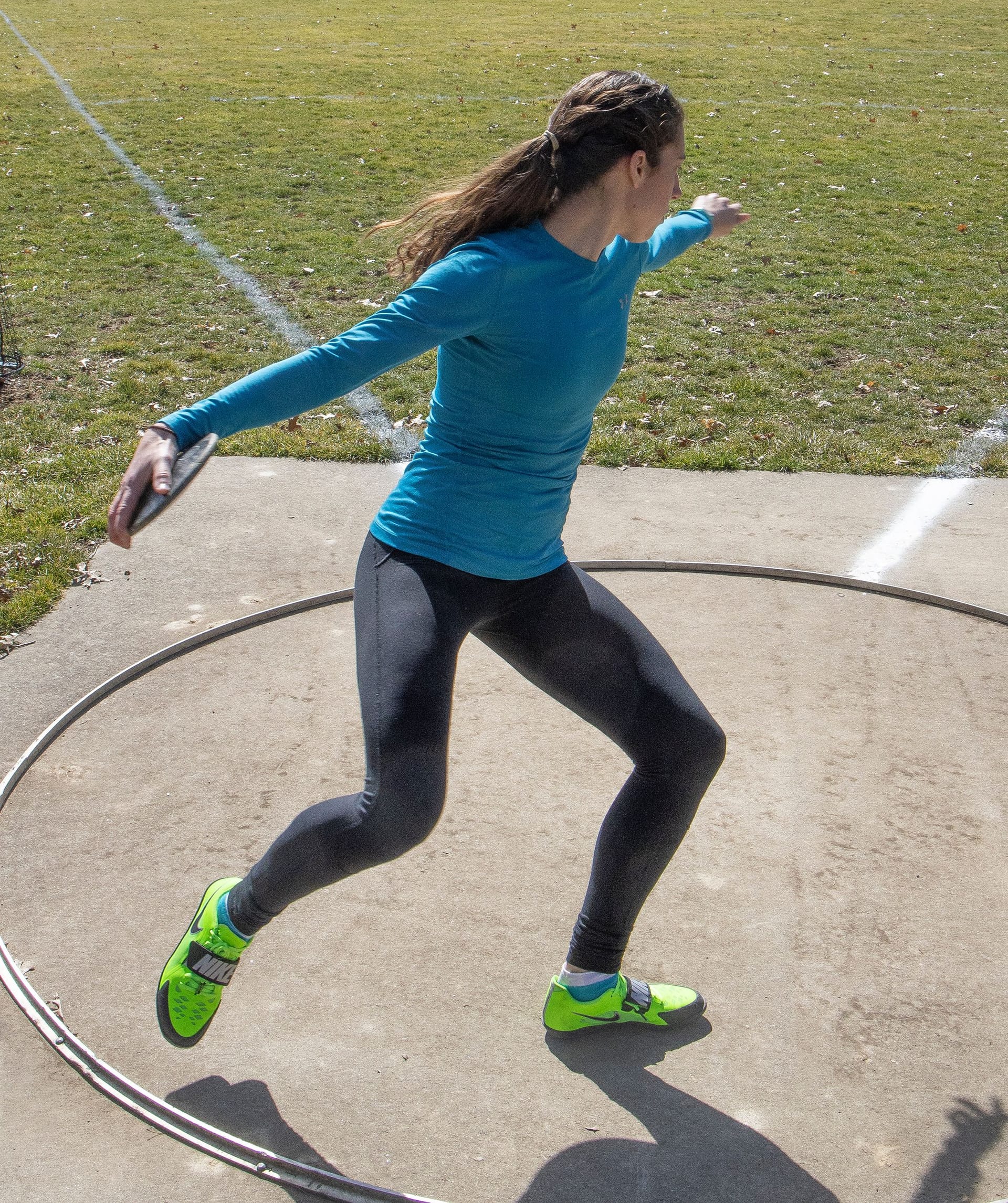 Lauren Kuntz throwing disc
